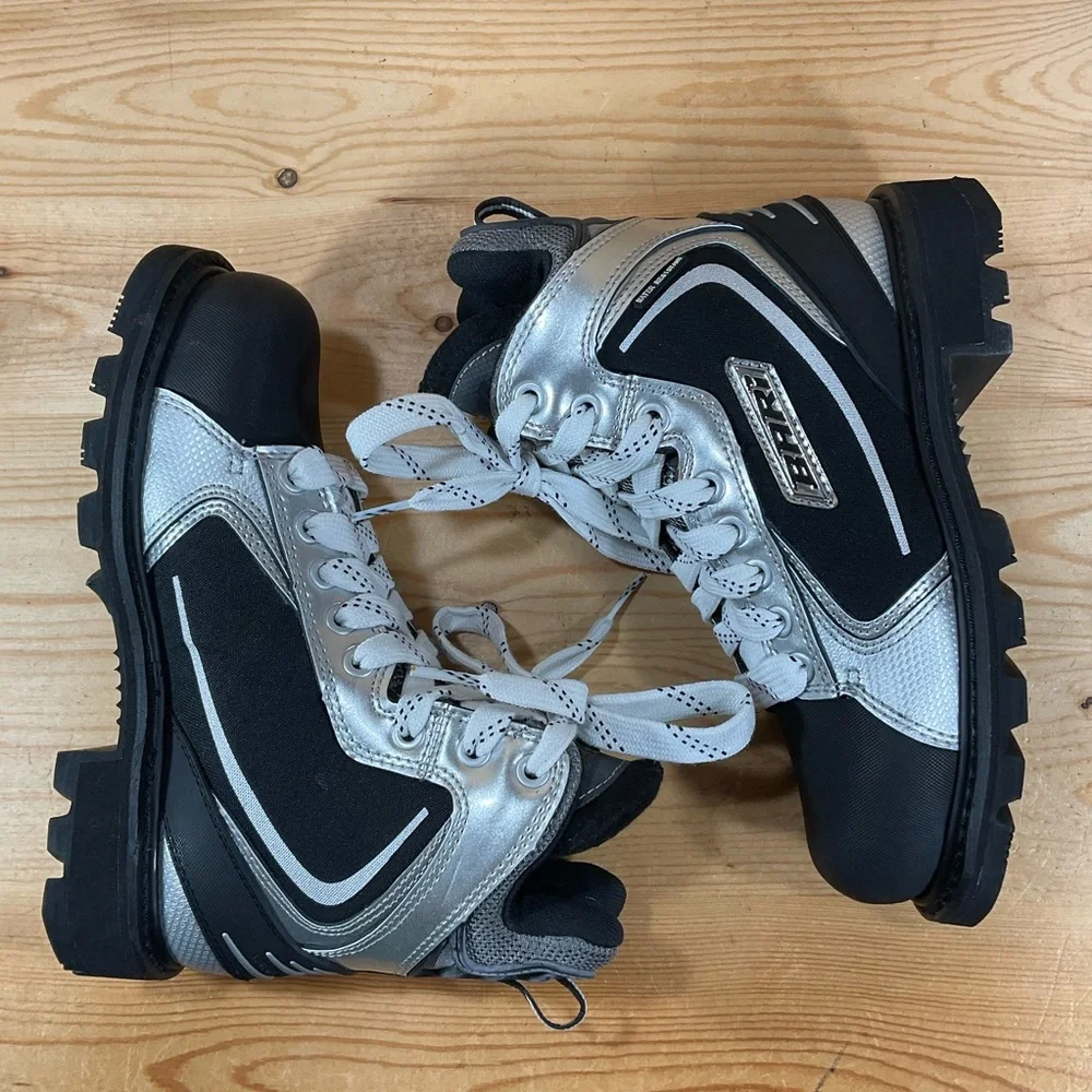 NWOB Bari Hockey Skate Boots Rookie Kids 5.5 M Black Silver Water Resistant